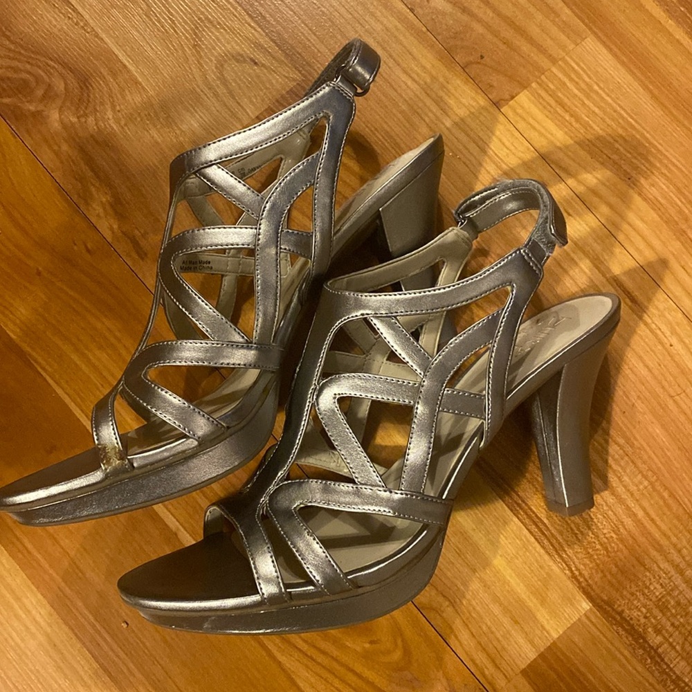 NATURLIZER PEWTER HEELS WOMENS SIZE 9!!! Worn once!!!